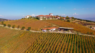 Manisa'nın Kula ilçesindeki "Yanık Ülke" olarak bilinen volkanik bölgede sonbaharın