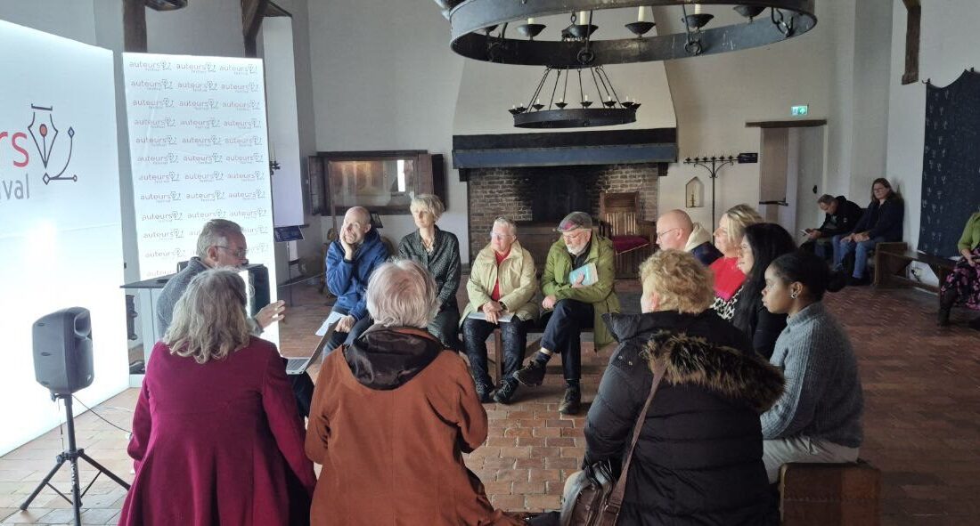 Bu yıl "sözün gücü" sloganıyla düzenlenen yazar ve okur festivali