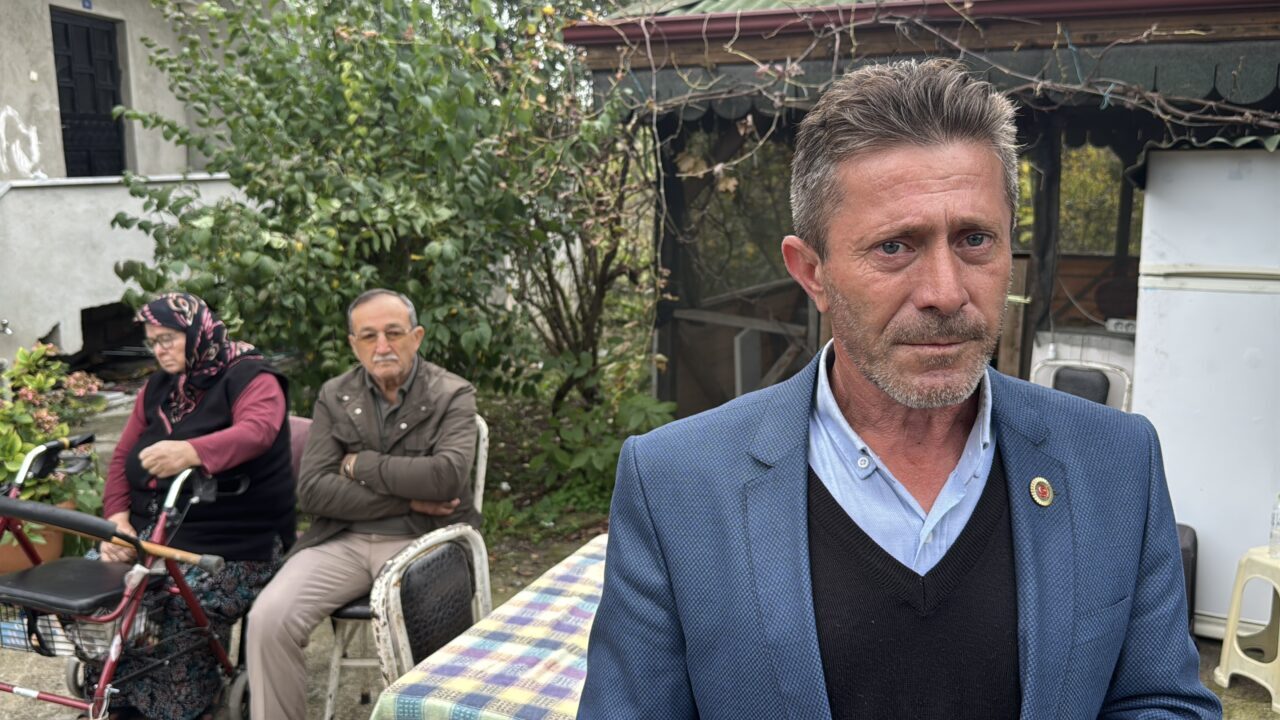  Zonguldak'ın Çaycuma ilçesinde emekli polis memurunun kahvehaneye silahla ateş açması