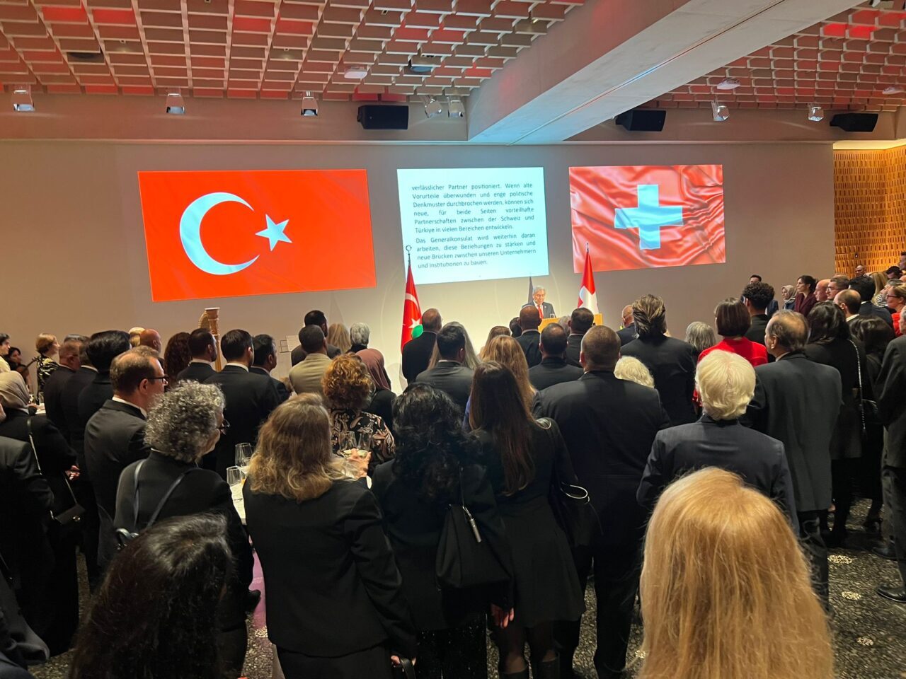 Türkiye Cumhuriyeti'nin kuruluşunun 102. yıl dönümü İsviçre'nin Zürih kentinde törenle