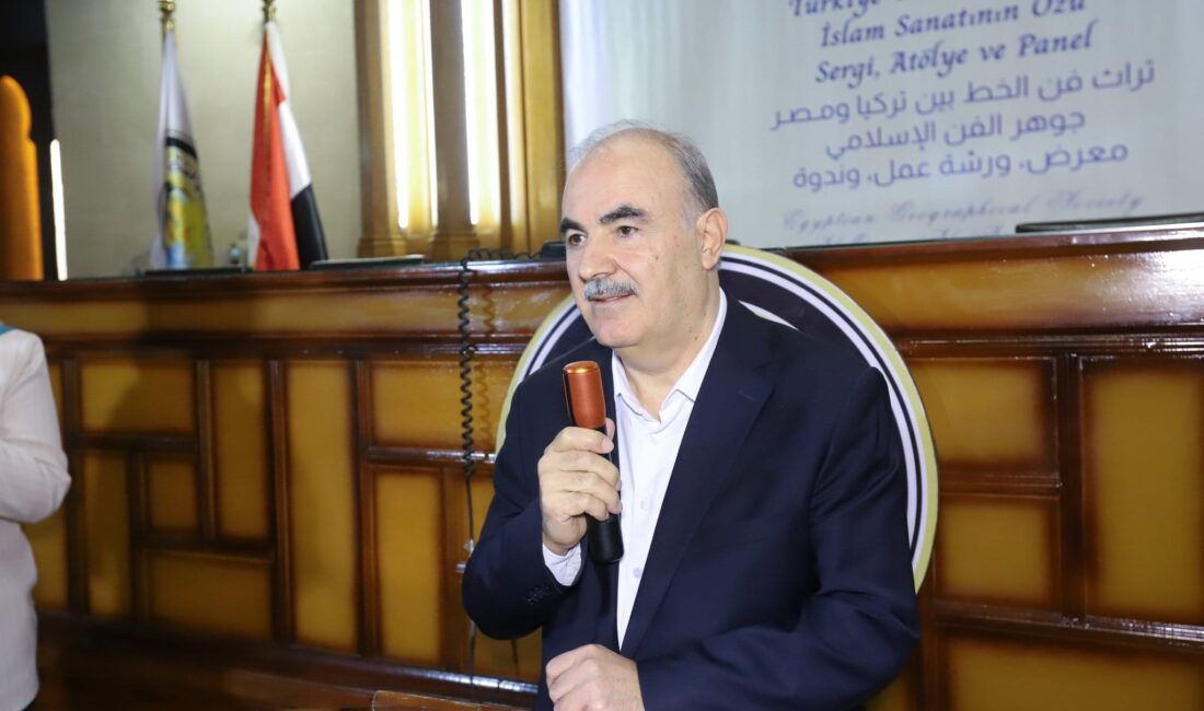 Kelâmın harfe, harfin estetiğe, estetiğin ise irfana dönüştüğü hüsn-i hat