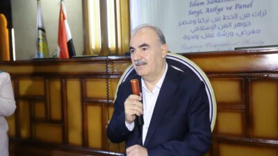 Kelâmın harfe, harfin estetiğe, estetiğin ise irfana dönüştüğü hüsn-i hat