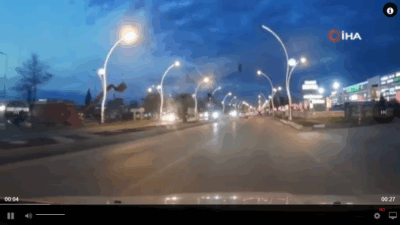 Edirne’nin Atatürk Bulvarı kavşağında kırmızı ışık ihlali sonucu meydana gelen