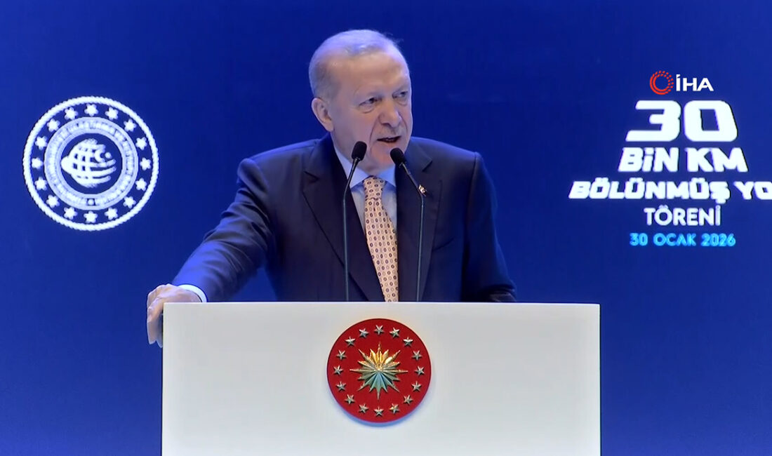 Cumhurbaşkanı Erdoğan’dan sert muhalefet mesajları: “Hukuku çiğnemediyseniz bu endişe neden?”