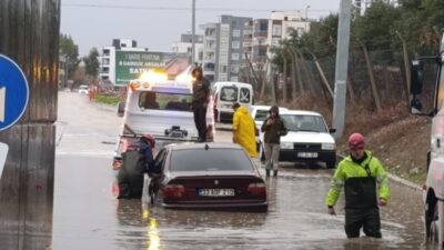 Adana’da dün gece saatlerinde başlayan ve sabah saatlerine kadar aralıklarla