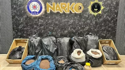 İstanbul’un üç ayrı ilçesinde 3 eve ve bir depoya düzenlenen