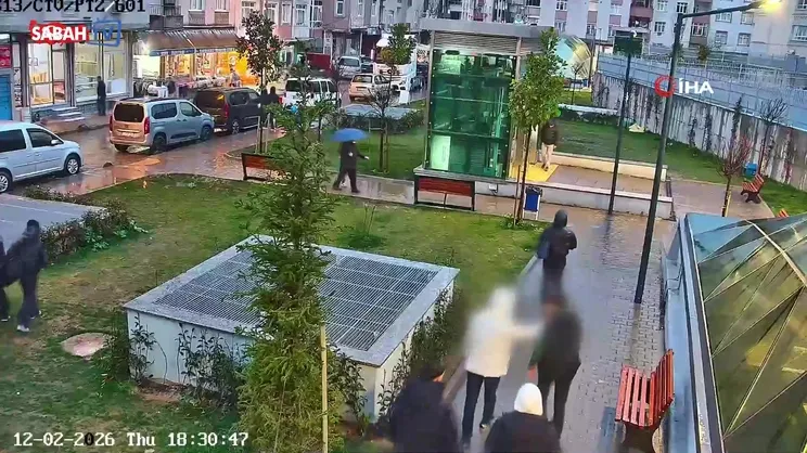 İstanbul’un Bağcılar ilçesinde metro çıkışında yaşanan bıçaklı saldırı mahallede büyük