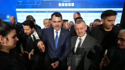 Çevre, Şehircilik ve İklim Değişikliği Bakanı Murat Kurum, deprem bölgesinde