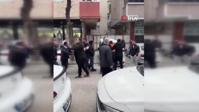 İstanbul’un Küçükçekmece ilçesinde fırın önüne aracını park eden bir vatandaş