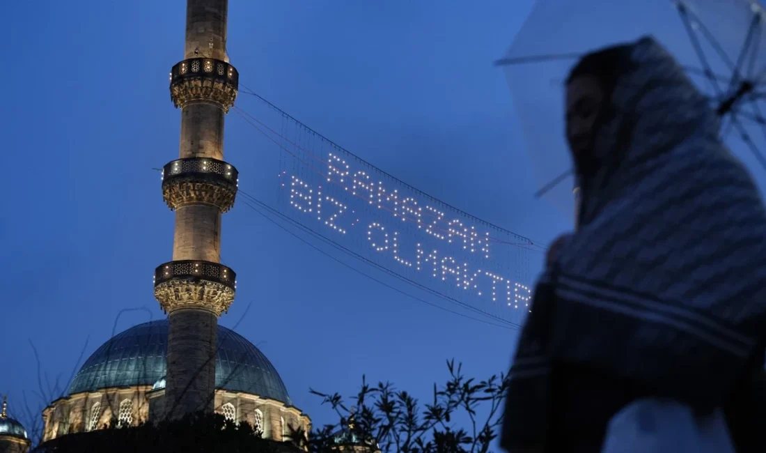 Ramazan-ı Şerif’in ilk günü öncesinde, yüzyıllardır sürdürülen mahya geleneği İstanbul