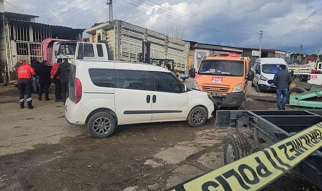 Aydın’ın Nazilli ilçesinde bir kamyonun tamiri sırasında aniden inen kasa