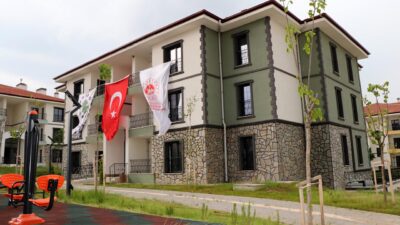Cumhuriyet tarihinin en büyük sosyal konut hamlesi olarak duyurulan “Yüzyılın