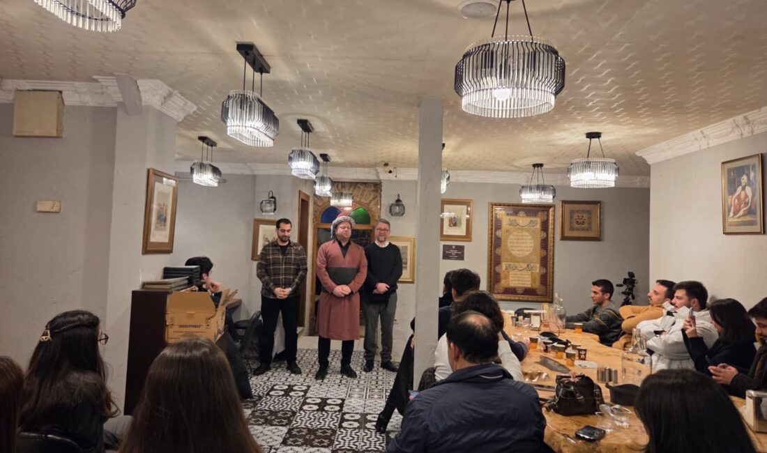 Ahilik Vakfı tarafından Ramazan ayı boyunca kurulan iftar sofraları, İstanbul’da