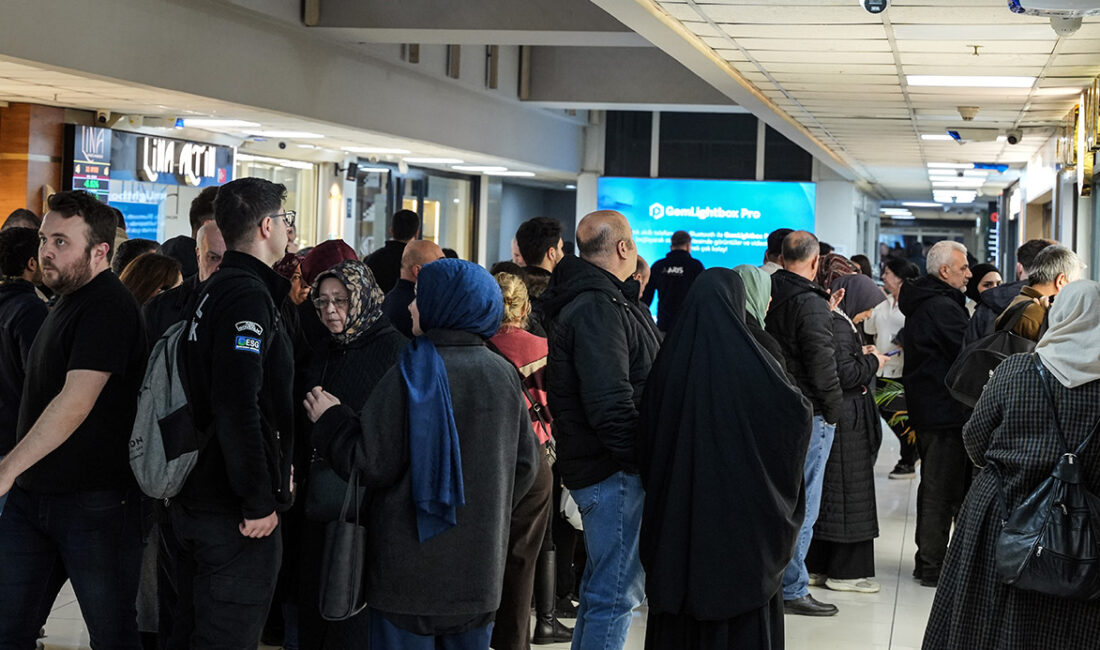 Altın fiyatlarında yaşanan düşüş, İstanbul’da vatandaşları harekete geçirdi. Özellikle Kuyumcukent’te