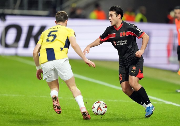 Danimarka temsilcisi Midtjylland’da forma giyen milli futbolcu Aral Şimşir, kış