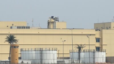 Irak’ın başkenti Bağdat’taki ABD Büyükelçiliği yerleşkesinde bulunan helikopter pistine füze
