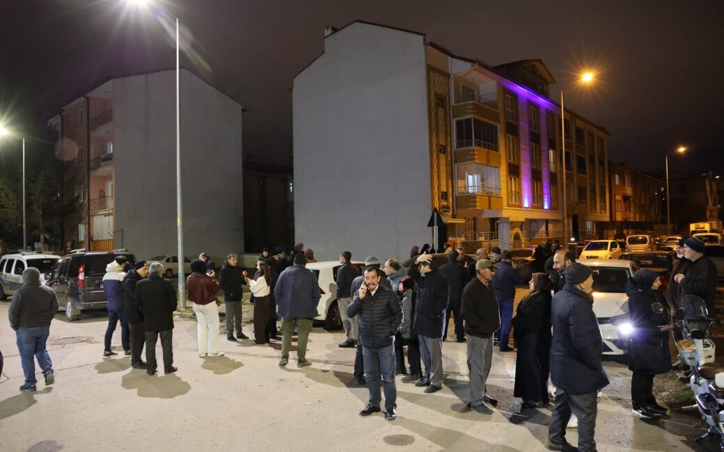 Sivas’tan kutsal topraklara gitmek üzere bir firmaya para ödeyen vatandaşlar