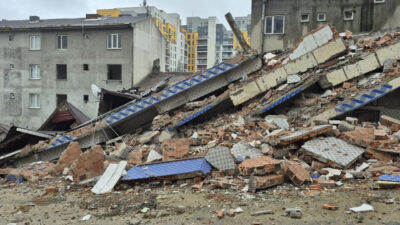  İstanbul Sultangazi’de İstanbul Büyükşehir Belediyesi’ne (İBB) bağlı yıkım ekibinin gerçekleştirdiği