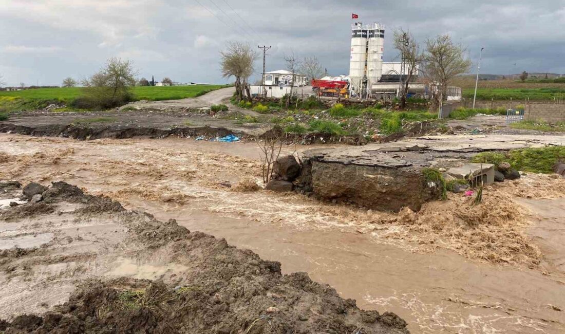 Osmaniye’nin Düziçi ilçesinde etkili olan şiddetli sağanak yağış hayatı olumsuz