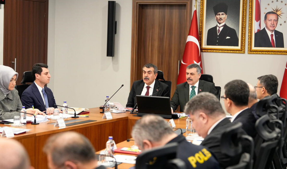 İçişleri ve Milli Eğitim Bakanlığı’ndan yapılan ortak açıklamada, okul yönetimleri,