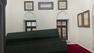 Osmanlı Cihan Devleti’ne payitahtlık yapmış, hemen her sokağı bir velînin