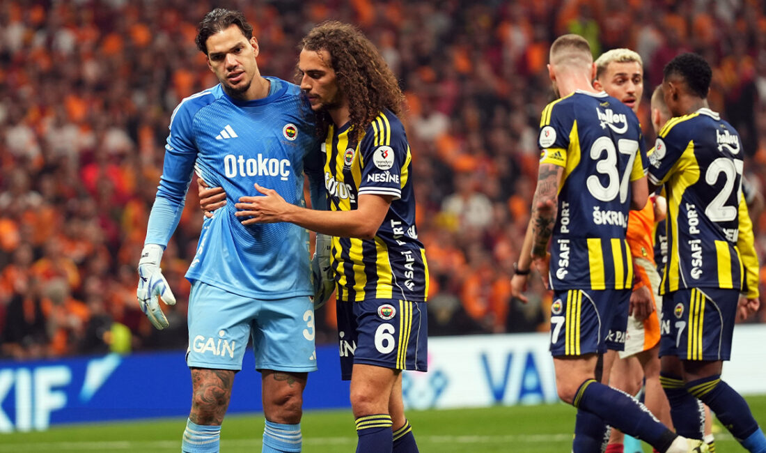 Fenerbahçe’nin Brezilyalı kalecisi Ederson, Galatasaray ile oynanan derbide ’hakareti’ ve