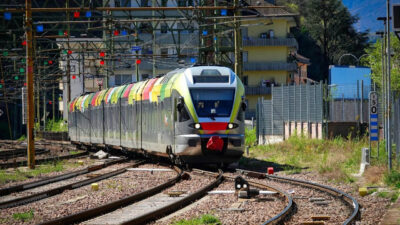 Avrupa genelinde tren yolculuklarını kolaylaştırmayı hedefleyen Avrupa Komisyonu, 'tek yolculuk,