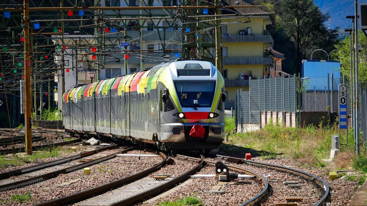 Avrupa genelinde tren yolculuklarını kolaylaştırmayı hedefleyen Avrupa Komisyonu, 'tek yolculuk,