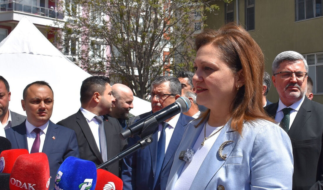 Afyonkarahisar'da AK Parti'ye katılan Belediye Başkanı Burcu Köksal, Afyonkarahisar’a daha