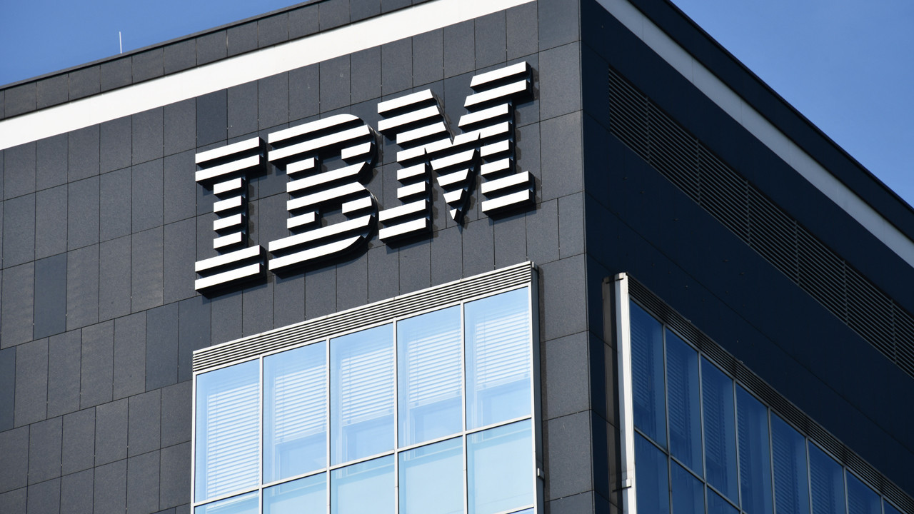 Donanımda kurduğu imparatorluğu yazılımla taçlandırmak isteyen IBM, Microsoft’un pratik hamleleri