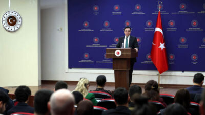 Dişleri Bakanlığı Sözcüsü Öncü Keçeli Türkiye ile Ermenistan arasında doğrudan