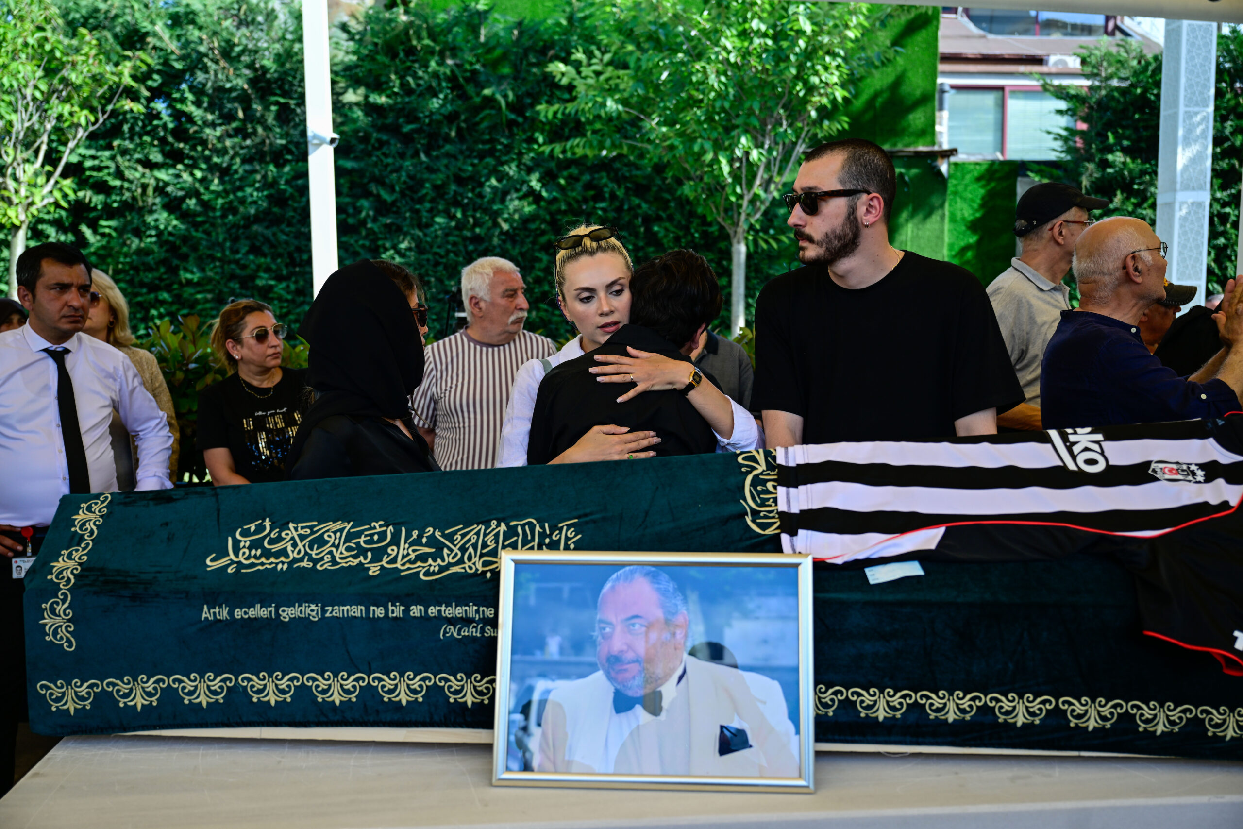 66 yaşında hayatını kaybeden gazeteci ve haber spikeri Reha Muhtar,