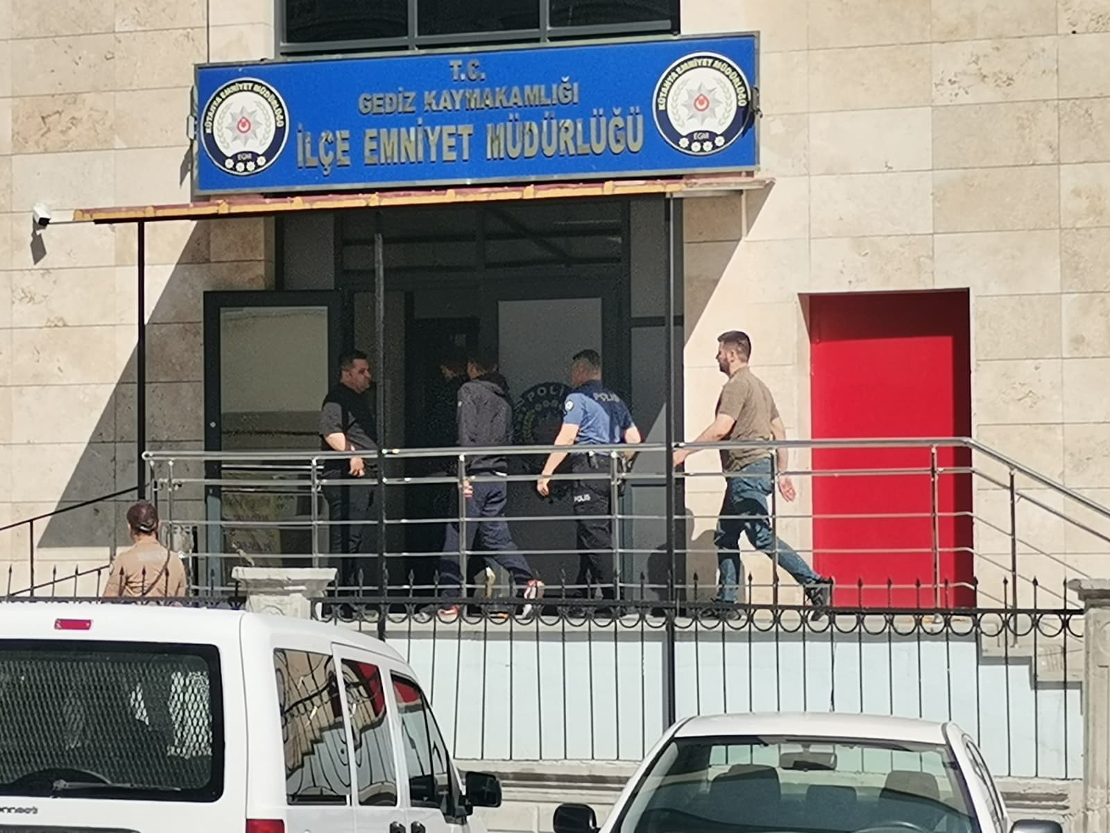Kütahya'nın Gediz ilçesinde 14 yaşındaki bir kız çocuğuna yönelik şantaj