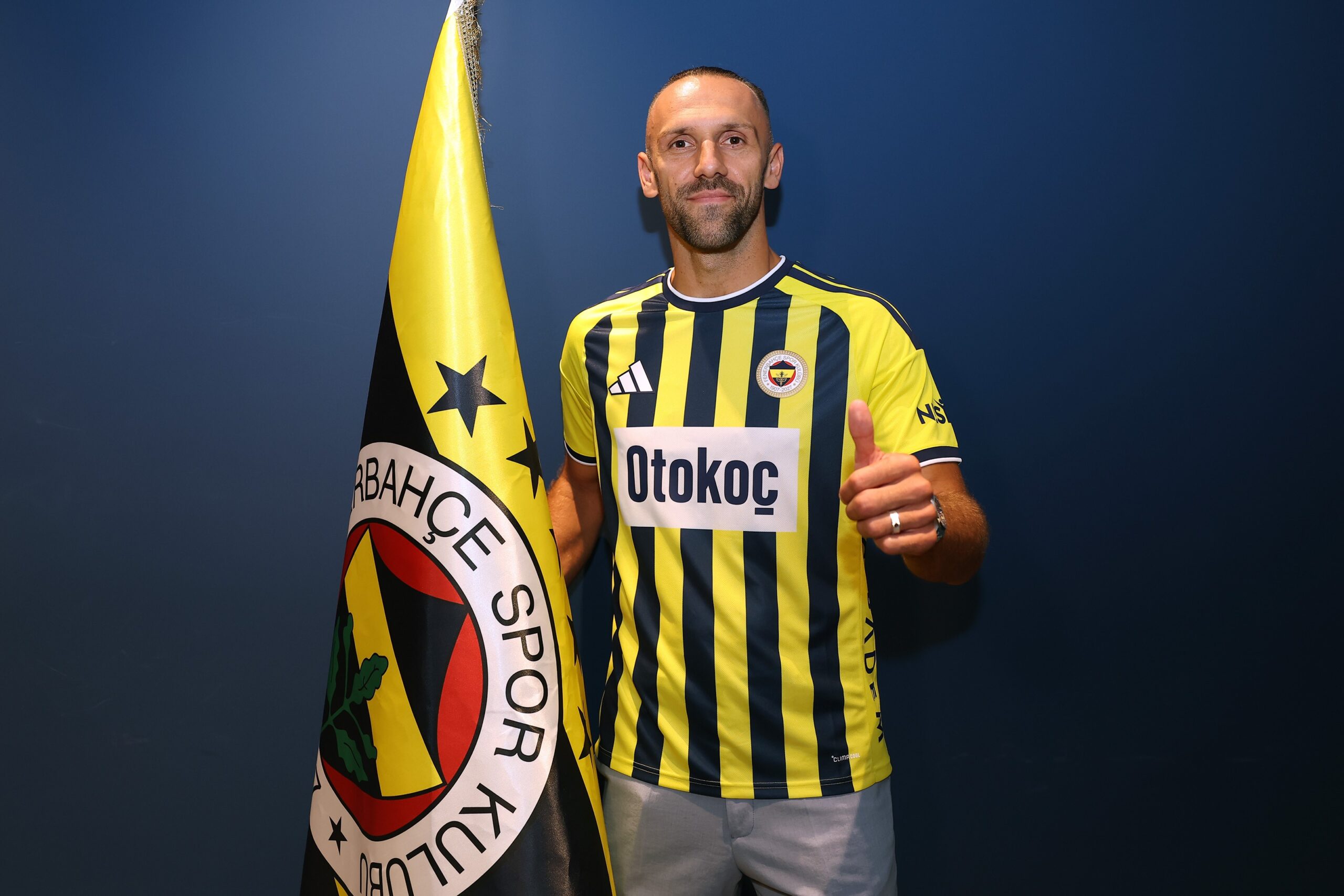Kosovalı forvet Vedat Muriqi, Fenerbahçe ile 3 yıllık sözleşmeye imza