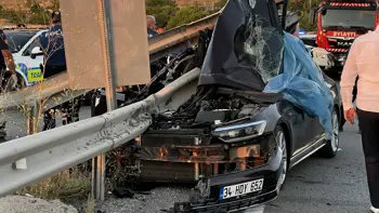 Kayseri’nin Melikgazi ilçesinde düğüne gitmek üzere yola çıkan konvoydaki bir