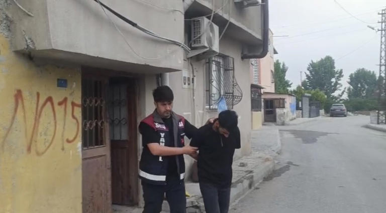  Bursa’da kendilerini polis olarak tanıtan organize dolandırıcılık şebekesi, yaşlı bir