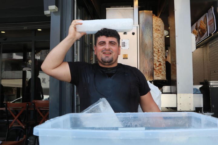 Adana’da bunaltıcı sıcaklar ateş başında çalışan döner ve fırın ustalarını