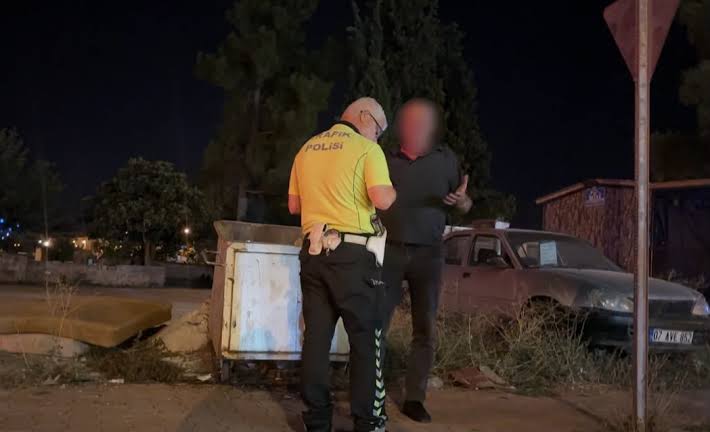 Burdur’da polis ekiplerinin daha önceden ihbar edilen bir aracı durdurduğu