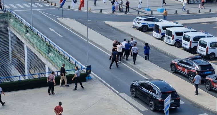 Bayrampaşa Büyük İstanbul Otogarında taksiciler arasında müşteri kavgası çıktı. Şahıslar