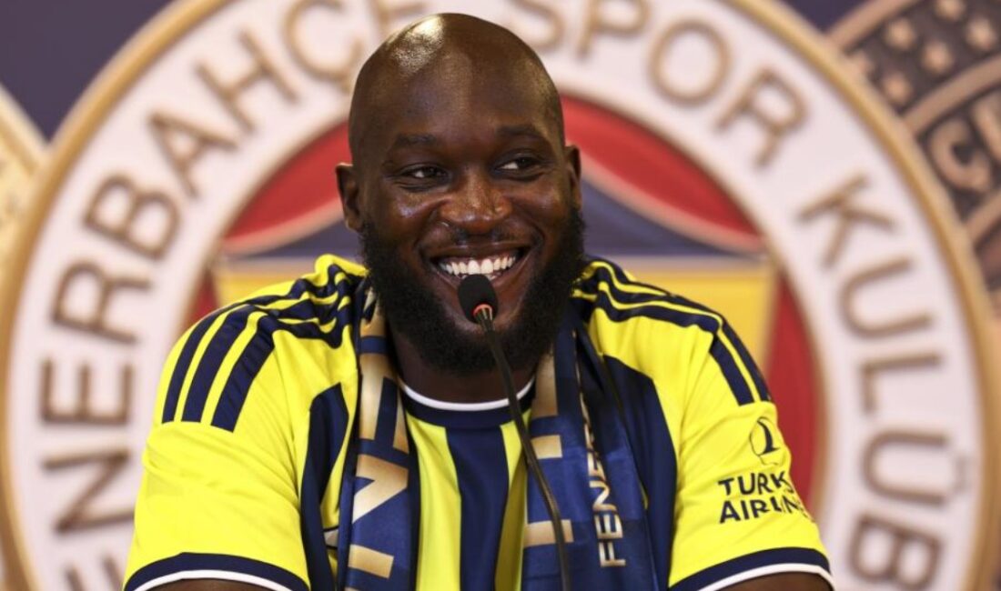  Fenerbahçe’nin yeni transferi Romelu Lukaku, sakat olmadığını ve forma giyecek