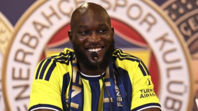 Fenerbahçe’nin yeni transferi Romelu Lukaku, sakat olmadığını ve forma giyecek