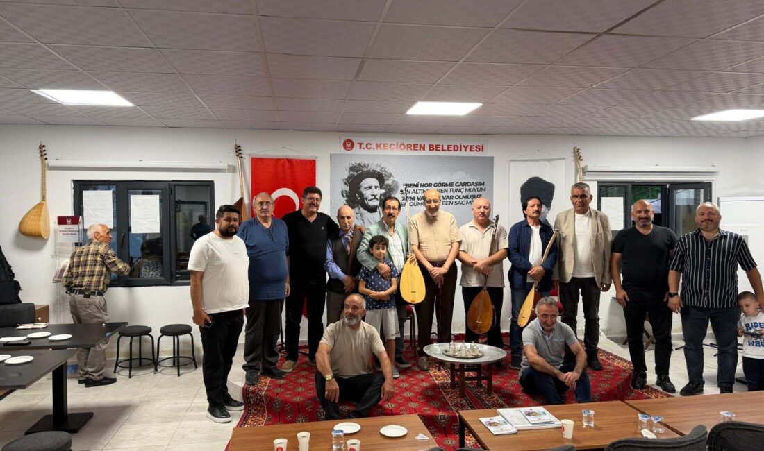 Keçiören Âşıklar Kıraathanesi’nde düzenlenen Âşıklar Gecesi’nde Türkiye’nin farklı yörelerinden gelen