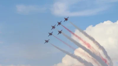 Eskişehir’de 11.’si düzenlenen SHG Airshow’da Türk Yıldızları’nın gösterisi izleyenlerin nefesini