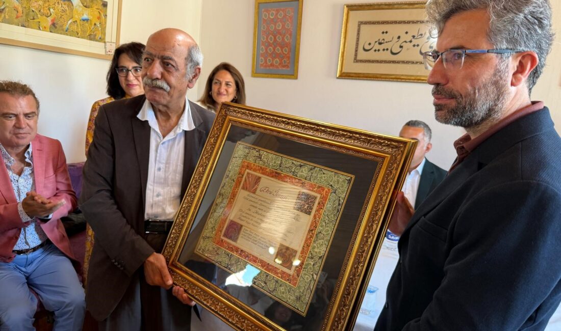 Adıyaman Üniversitesi Fen-Edebiyat Fakültesi Öğretim Üyesi Dr. Muhammet Çevik, ebru