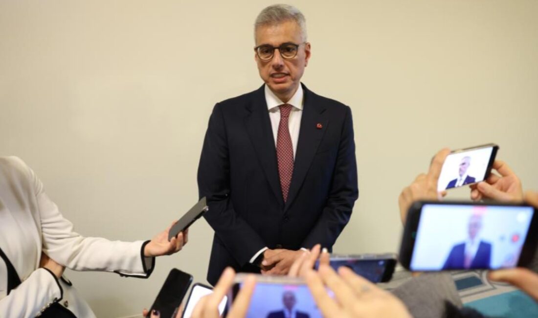 Sağlık Bakanı Kemal Memişoğlu, Sağlık Bakanlığınca 18 yaş altına sigara